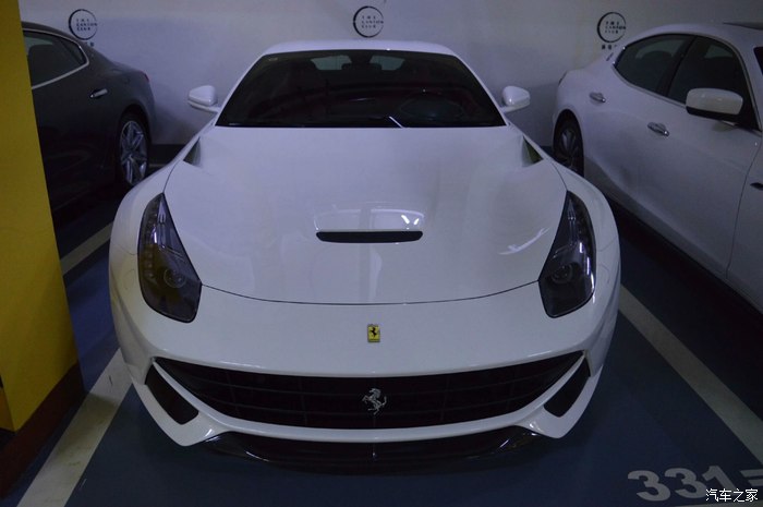 发一张白色法拉利f12我喜欢