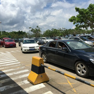 吃完饭来到山咀港码头停车场,24小时内是30元,每超一小时加2元,停车费