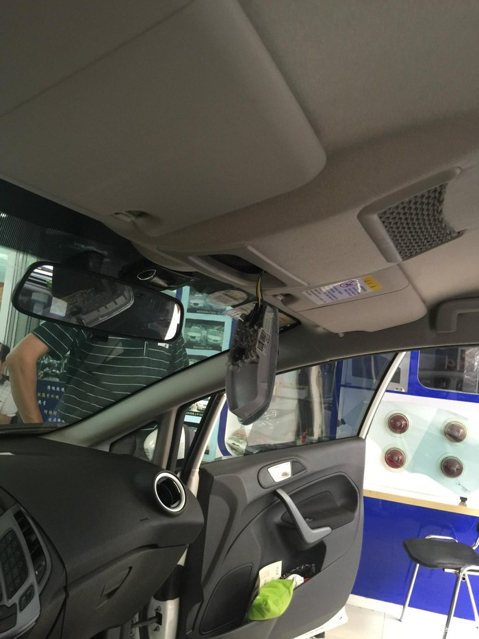 突然奇想,给小嘉车顶贴膜实录,果然精神了不少