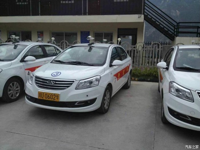 又是e3教练车奇瑞e3威武