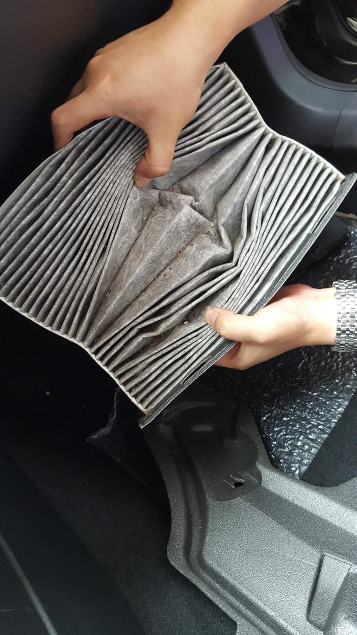 帮助两个迈腾朋友换空调滤芯