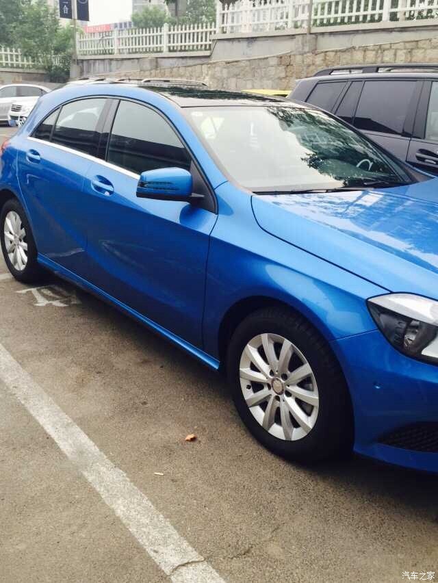 奔驰2013款a180原车配有千斤顶及备胎吗?