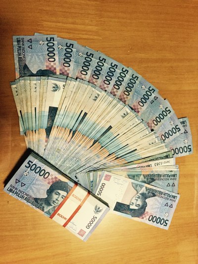 国内中行就可以换印尼卢比1元rmb换2000rp我们换5000元子成千万富翁