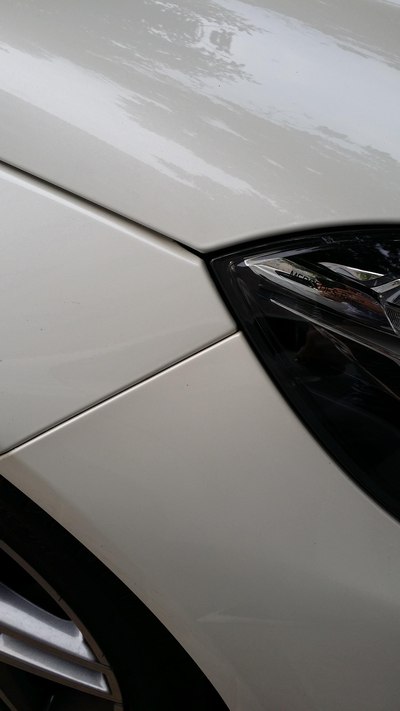 谁的e是金属漆珍珠白的进来看看你的车也有色差吗?