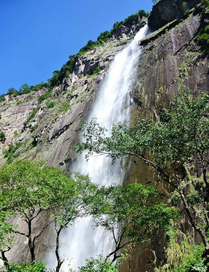 华东第一瀑布—岱仙瀑布